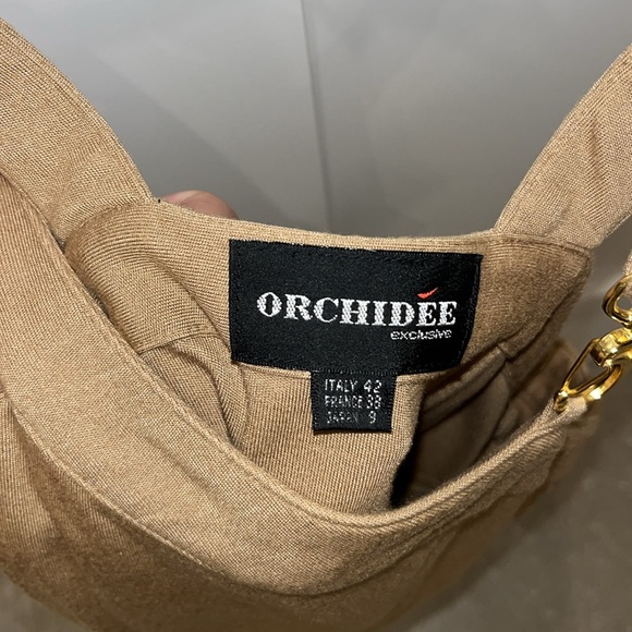 Asymmetrical Top with Thick Straps & Clasp - Picture 3 of 4